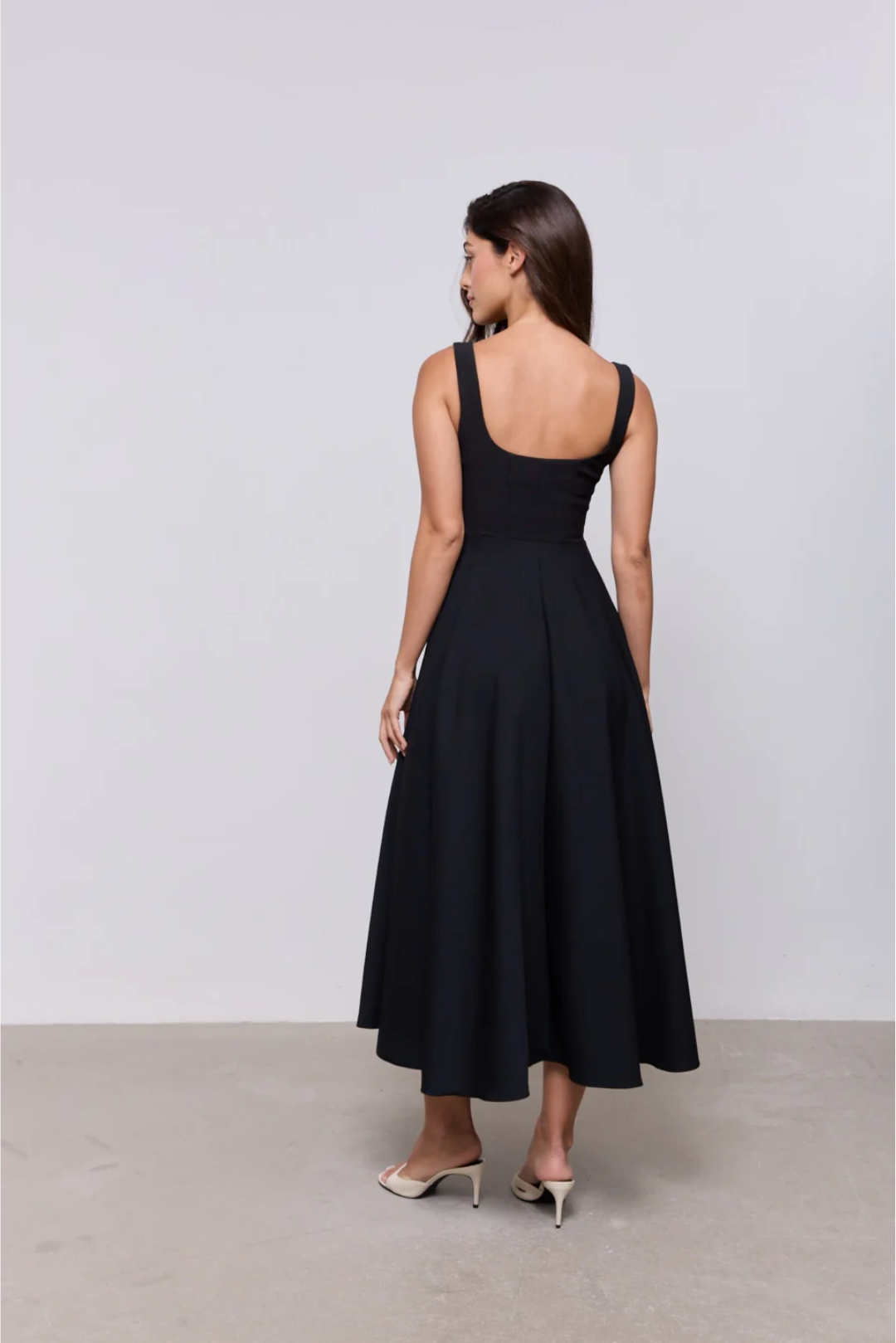 Vestido Midi De Cuello Cuadrado